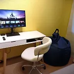 Peaceful Studio With Desk & Free Parking Near City Center